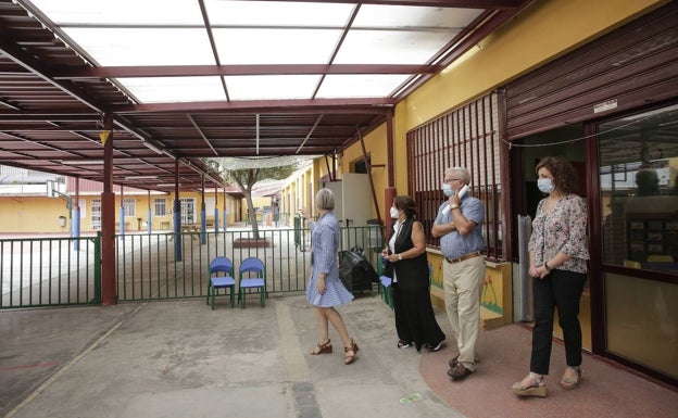 El colegio en el que Ribó inauguró el curso sigue sin cubrir todas las plazas docentes