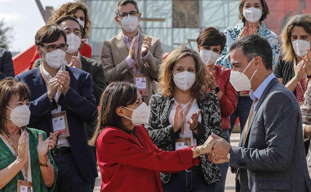 Anne Hidalgo, alcaldesa de París, en el congreso del PSOE en Valencia: «He venido para aprender y tomar ánimo»