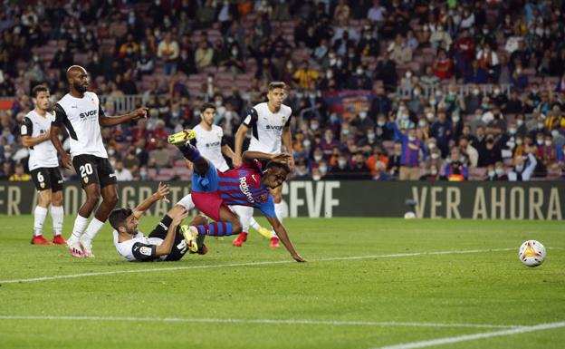 Gil Manzano vuelve a enredar al Valencia