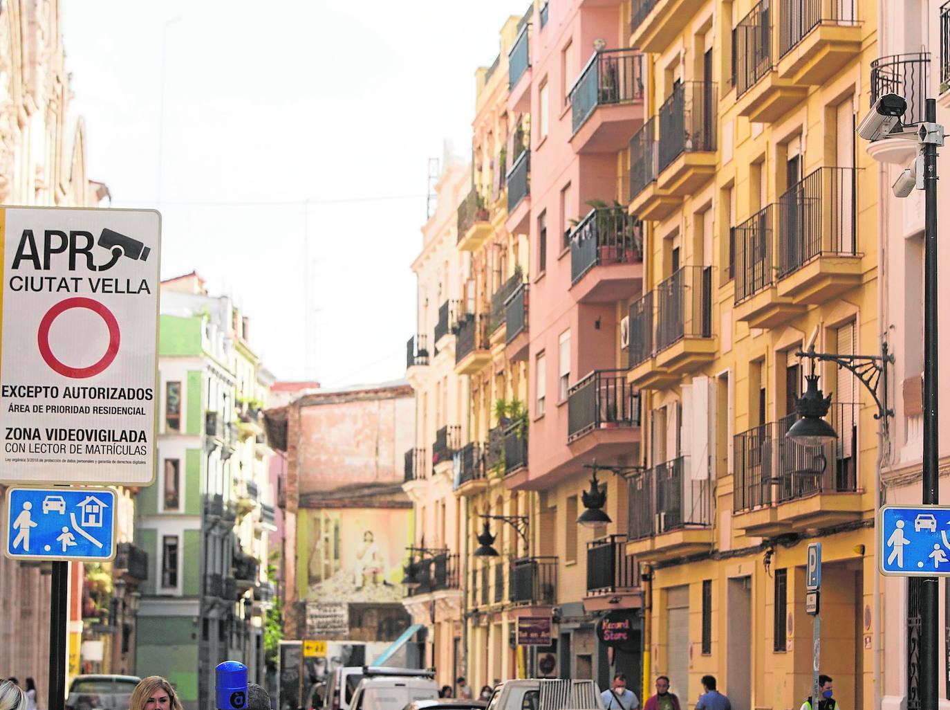 Vecinos, comerciantes y oposición se unen contra las cámaras de Ciutat Vella