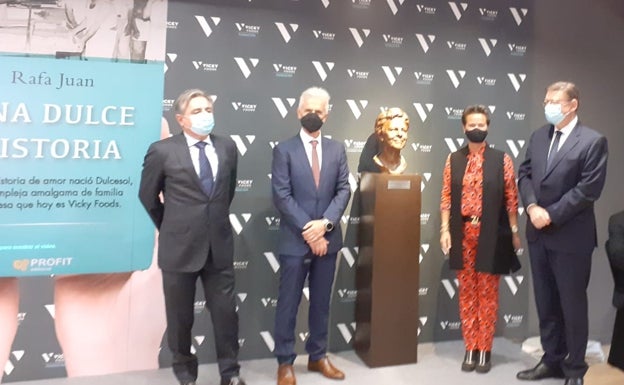 Rafa Juan presenta el libro 'Una dulce historia', que cuenta la historia de la empresa familiar