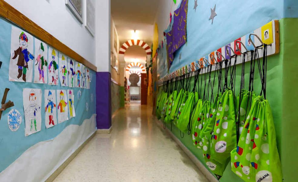 El aumento de contagios enfría el fin de la mascarilla en patios escolares
