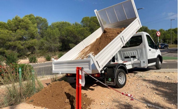 Paterna blinda cerca de 70 caminos y accesos para evitar la descarga de vertidos ilegales