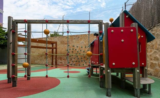 La conselleria deja sin fecha la retirada de la mascarilla en los patios de los colegios valencianos mientras Madrid lo autoriza