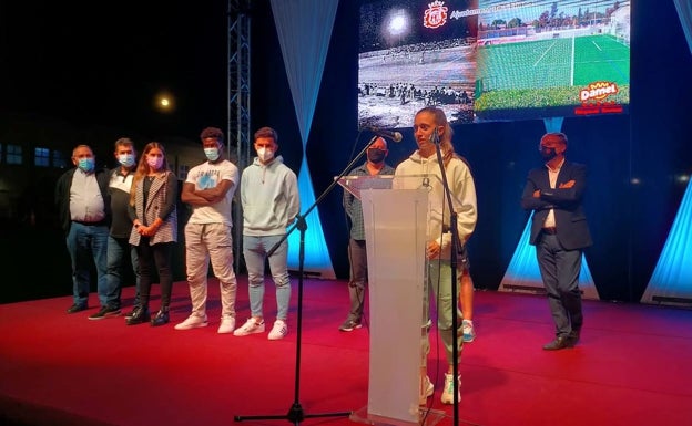 l'Eliana presenta su campo de fútbol adaptado para encuentros profesionales