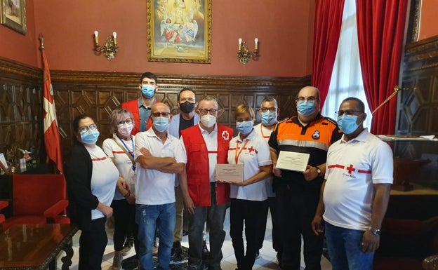 Sueca distingue a Cruz Roja y Protección Civil por su labor en la vacunación masiva