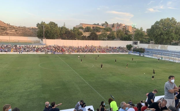 El Ayuntamiento aprueba la renovación del césped en los campos de fútbol Antonio Solana, San Blas y Florida