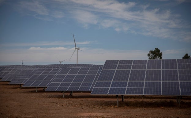 Llombai impulsa la planta solar aglutinando a los propietarios