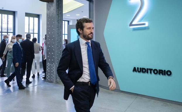 Casado presume de sus magistrados en el Constitucional mientras Sánchez calla