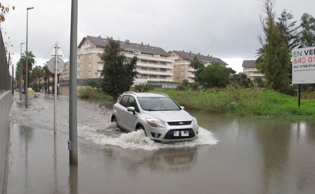 La lluvia deja más de 64 litros en Dénia y obliga a cerrar caminos
