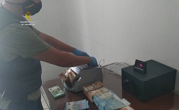 La Guardia Civil desarticula en Alicante una importante red de producción y exportación de marihuana