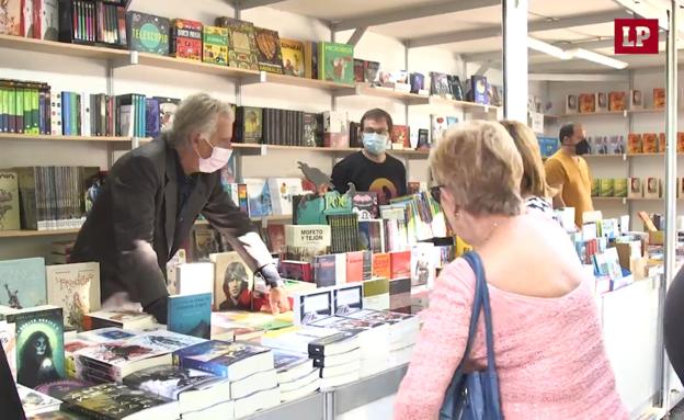 En busca de los libros más difíciles de encontrar en la Feria del libro de Valencia