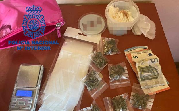 'Telecoca' por Valencia y Algemesí con una bicicleta eléctrica y un patinete