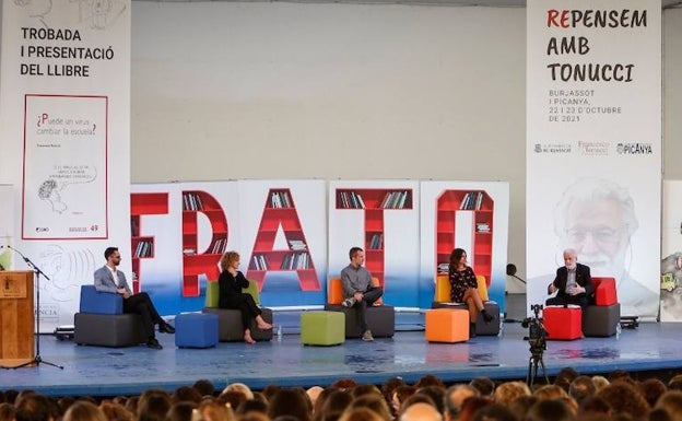 El pedagogo y dibujante Francesco Tonucci reúne a cerca de mil personas en Burjassot y Picanya