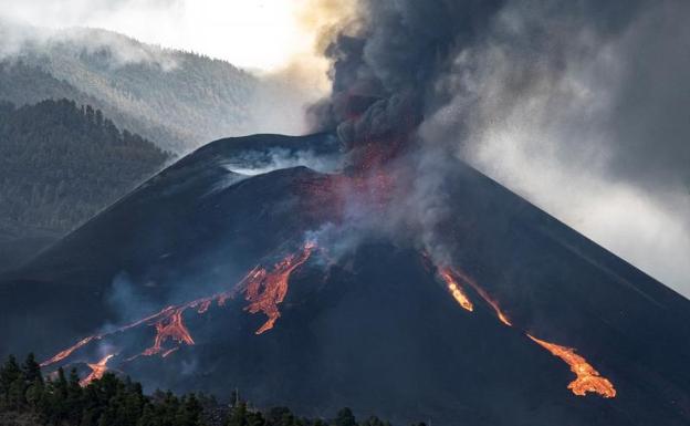 El desplome del cono del volcán crea auténticas «avenidas de lava»