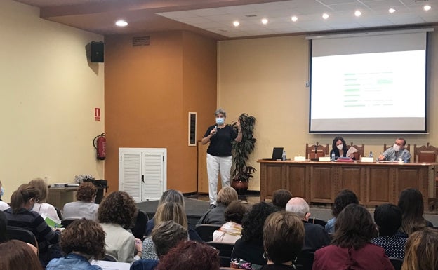 Benifaió acoge una jornada para marcar las pautas de trabajadores de Servicios Sociales municipales