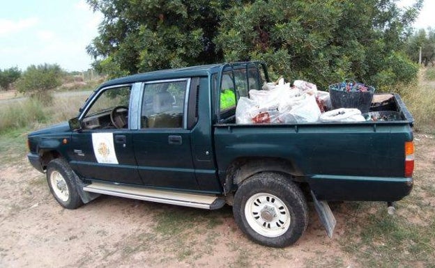 Los cazadores de Olocau recogen residuos en el monte