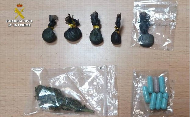 Descubren 5 kilos de cocaína negra oculta en paquetes de café en el aeropuerto de Alicante y detienen a una pareja colombiana