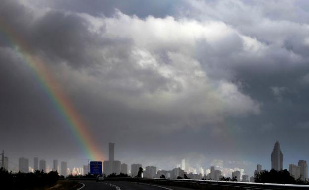 Aemet prevé lluvias y tormentas durante los próximos días en Alicante y Benidorm