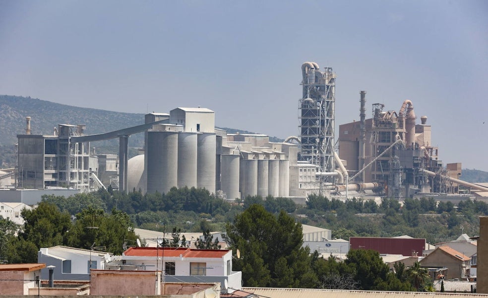 El Consell autoriza la quema de 30.000 toneladas anuales de residuos peligrosos en Buñol
