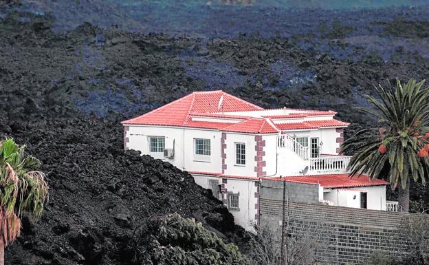 El presidente del Cabildo de La Gomera propone bombardear el volcán de La Palma