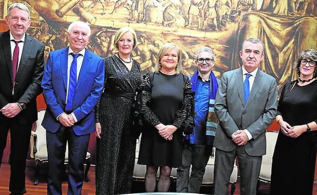 El Ateneo concede sus galardones literarios y distingue la trayectoria de Lorenzo Silva con el 'Premio de las Letras'