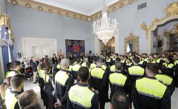 El Ayuntamiento refuerza la Policía Local con 39 agentes en las unidades de tardes y del servicio nocturno