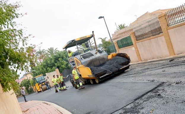 L'Alfàs del Pi inicia el reasfaltado de cuatro de sus calles