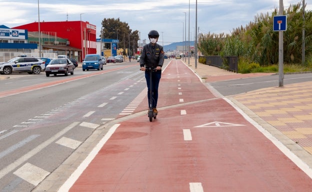 Cullera lanza una campaña de control de los patinetes eléctricos