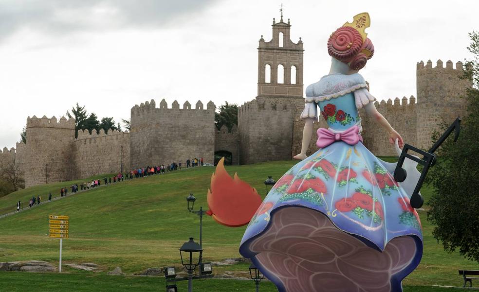 Fallas ante las murallas de Ávila