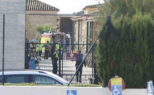 Ocho policías acuden a un edificio del barrio de la Fuensanta de Valencia tras una llamada al 112 que alertó de los gritos de un niño