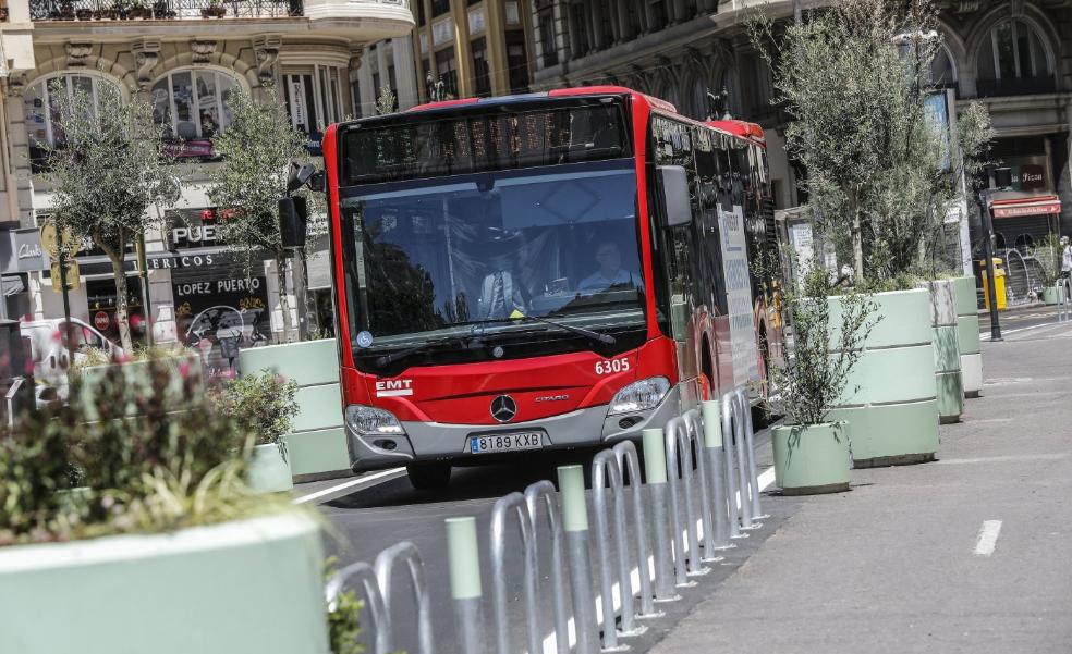 La EMT contradice a Urbanismo y avala las líneas por la plaza del Ayuntamiento