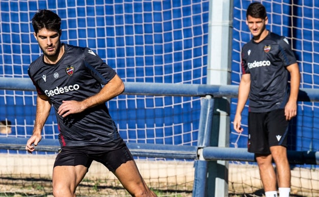 Melero y Radoja vuelven a entrenar con el grupo