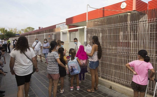 La mascarilla se mantiene en los patios y sólo se podrá retirar en Educación Física