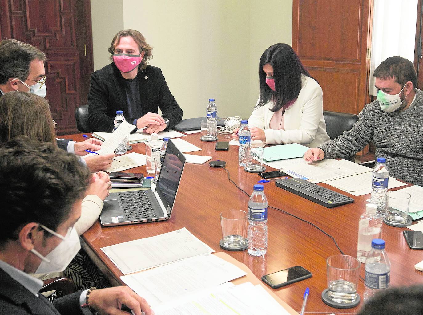El banco vuelve a apuntar a la EMT para evitar su imputación por el fraude