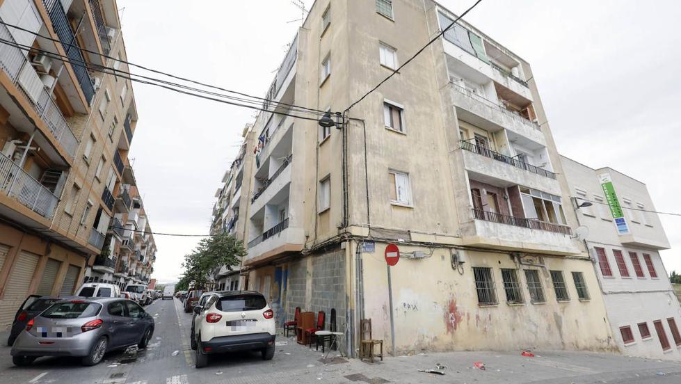 Incendian dos coches de la familia del fallecido en el tiroteo entre clanes