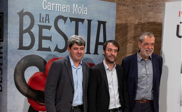 «Carmen Mola no tiene límites», advierten sus creadores