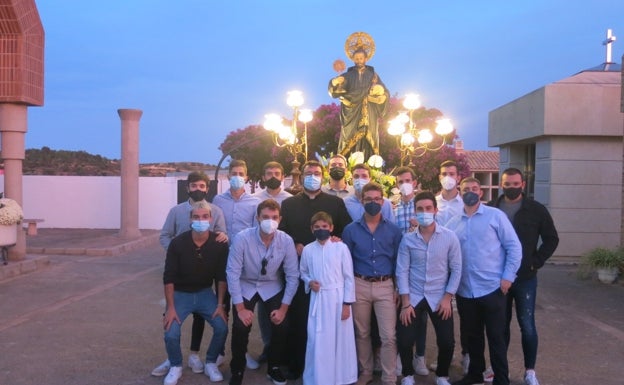 La imagen de San Francisco de Borja visita el cementerio de Turís