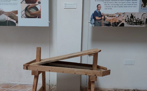 Agullent acoge una exposición sobre los oficios de pastor y quesera
