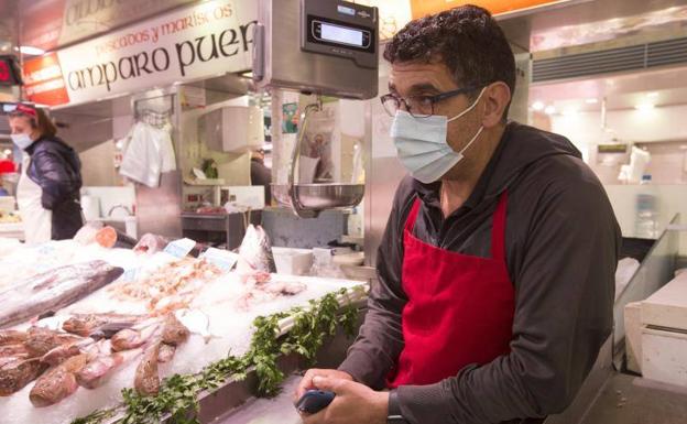 Vendedores del Mercado Central: «Si no llega el hielo a ver qué hacemos con el pescado»