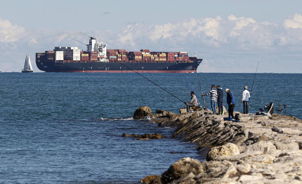 Enviar un contenedor por mar desde Valencia cuesta el triple que hace 15 meses