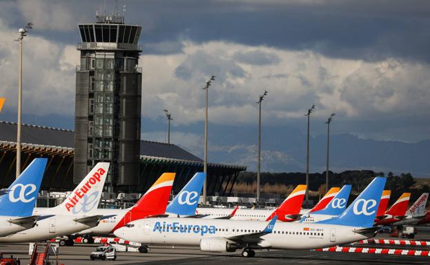 IAG recorta a la mitad sus números rojos y pierde 2.622 millones