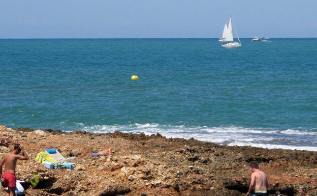 El Consell lleva dos años sin poner boyas en la zona protegida de la reserva marina en Dénia