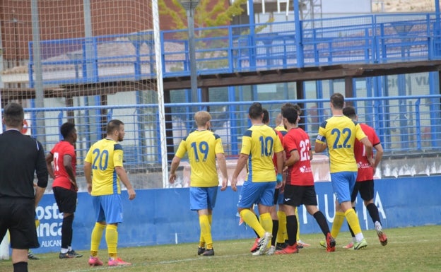 El Dénia buscará el triunfo ante el At. Benidorm con la ausencia de Destefano