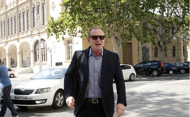 Robert Sarver, acusado de racismo y misoginia