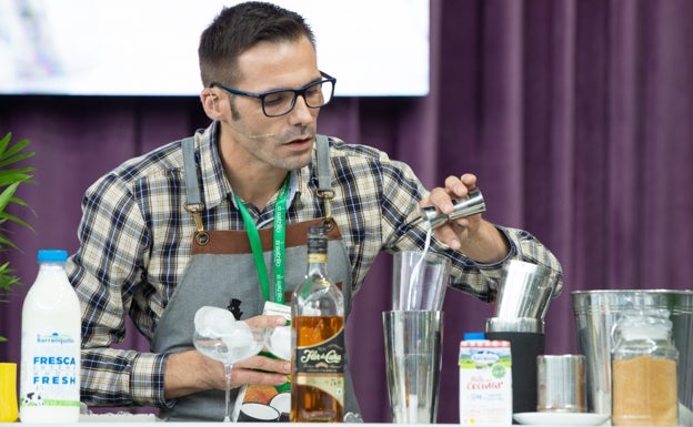 Valentín Ortega domina el arte del café en Región de Murcia Gastronómica