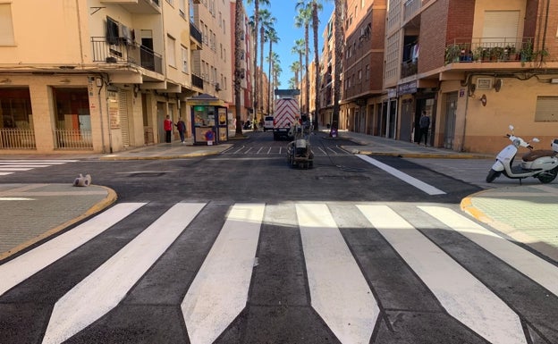 Carlet asfalta una de las principales avenidas de la localidad