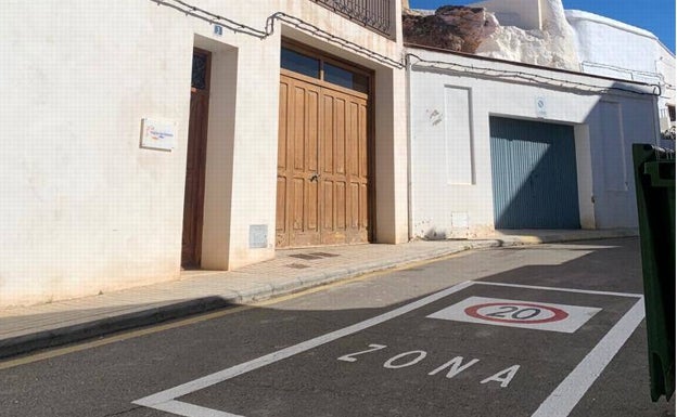 14 calles del casco urbano de Paterna limitan su velocidad a 20 kilómetros por hora