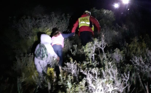 Bomberos rescatan a una madre y una hija que se habían perdido en la Murta de Alzira