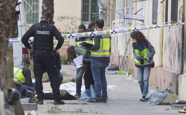 Investigan si el toxicómano muerto en Casitas Rosa fue arrojado desde una vivienda